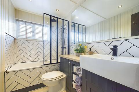 18 Albert Road, Addlestone, KT15 2PX