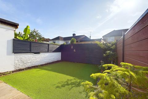 18 Albert Road, Addlestone, KT15 2PX