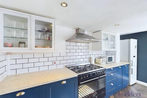 18 Albert Road, Addlestone, KT15 2PX