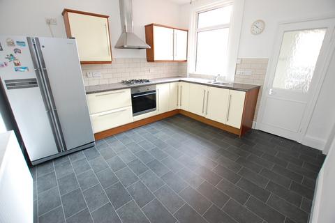 2 bedroom terraced house to rent, Cowlishaw Lane, Oldham OL2