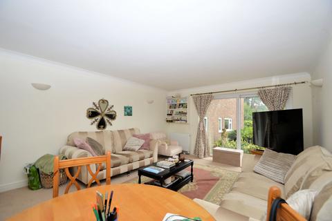 2 bedroom apartment to rent, Cleeve Road, Reading RG8