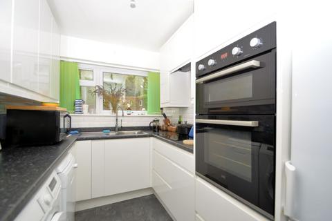 2 bedroom apartment to rent, Cleeve Road, Reading RG8