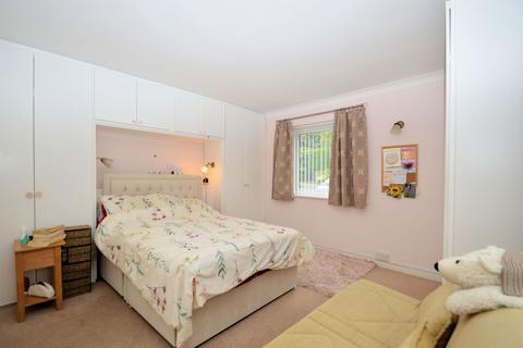 2 bedroom apartment to rent, Cleeve Road, Reading RG8