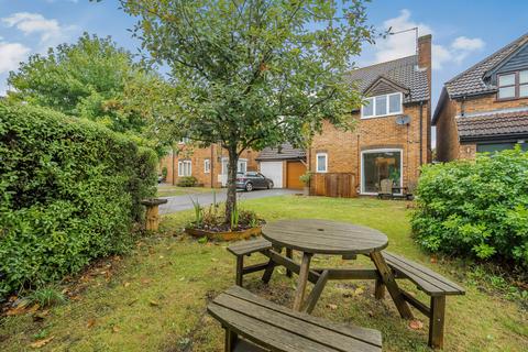 3 bedroom detached house for sale, Field Close, Reading RG7