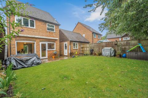 3 bedroom detached house for sale, Field Close, Reading RG7