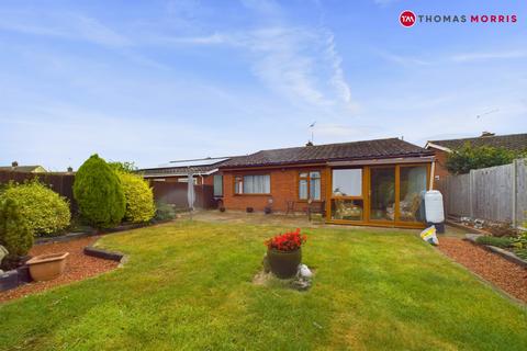 3 bedroom bungalow for sale, Manor Close, St. Neots PE19