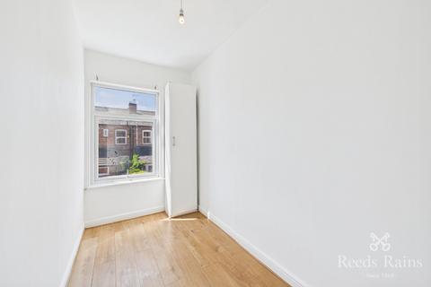 2 bedroom terraced house to rent, Eaton Road, Greater Manchester M33