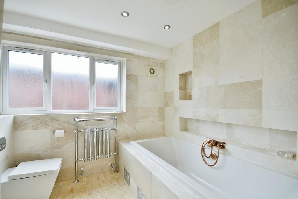 Bed1 Ensuite 2