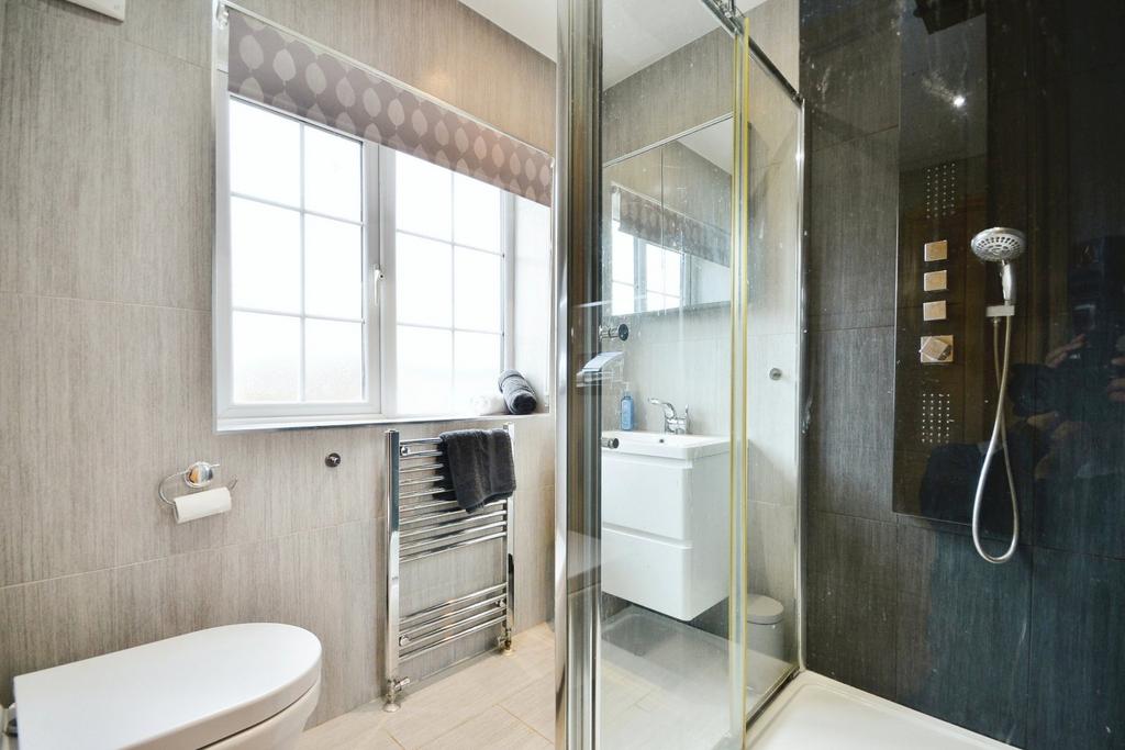 Bed 2 Ensuite