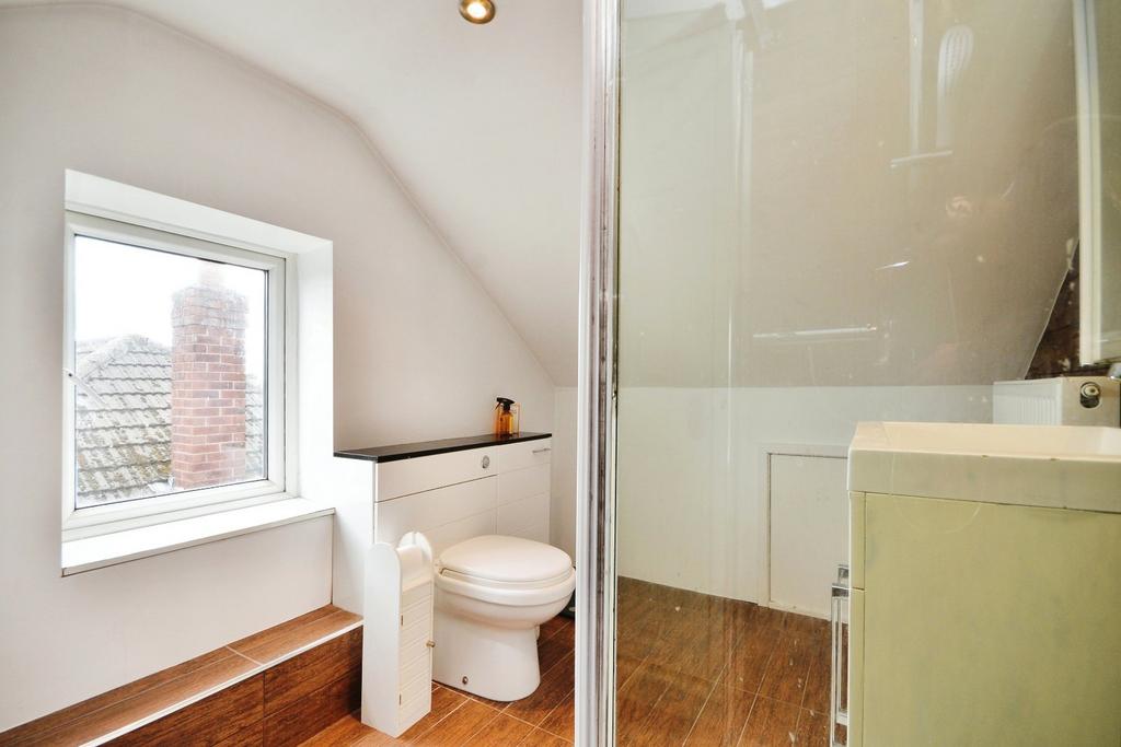 Bed 3 Ensuite 2