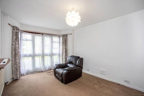 3 bedroom semi-detached house to rent, Cedar Drive, Pinner HA5