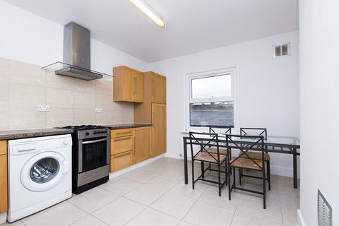 2 bedroom flat to rent, West Hill, SW18