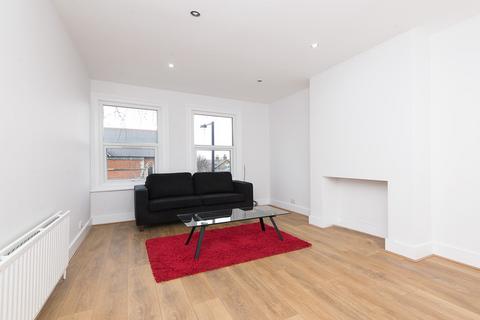 2 bedroom flat to rent, West Hill, SW18