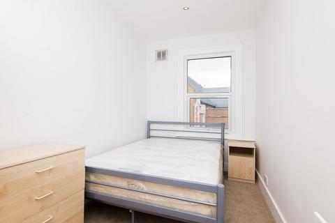 2 bedroom flat to rent, West Hill, SW18