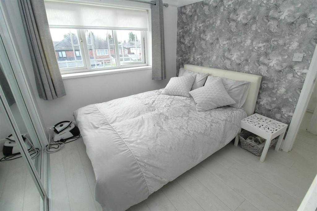 Bed2a.JPG