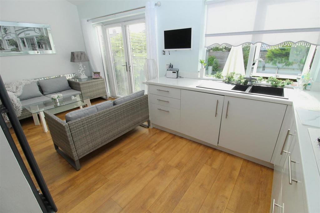 Kitchen1.JPG