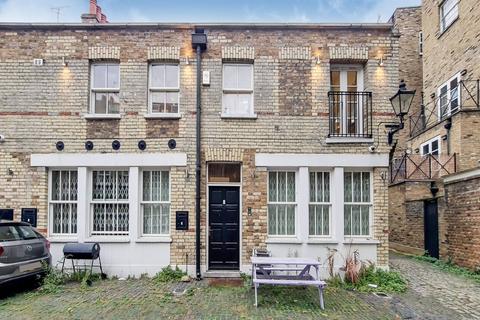 3 bedroom flat to rent, Moreton Terrace Mews South, Pimlico, London, SW1V