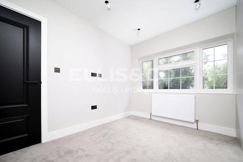 4 bedroom terraced house for sale, Brabourne Heights, Marsh Lane, Mill Hill, London, NW7