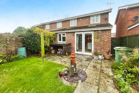 4 bedroom semi-detached house to rent, Lucks Way Marden TN12