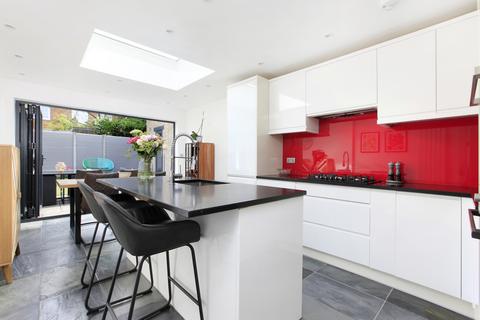 3 bedroom end of terrace house for sale, St. Anthonys Close, London