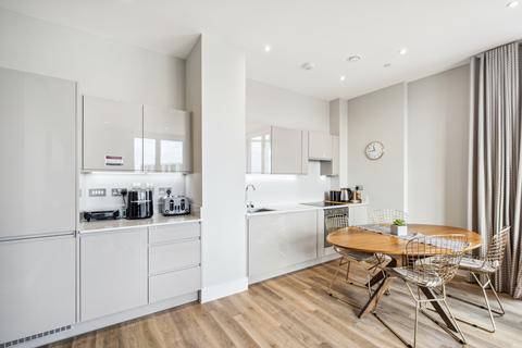 3 bedroom house for sale, Bridges Court Road, London