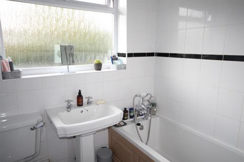 32 Meadow Drive, Credenhill, Hereford, HR4 7EE