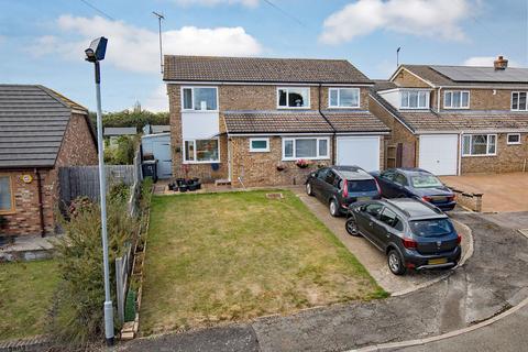 9 Bells Close, Brigstock, Kettering, NN14 3JG