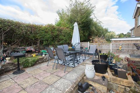 9 Bells Close, Brigstock, Kettering, NN14 3JG