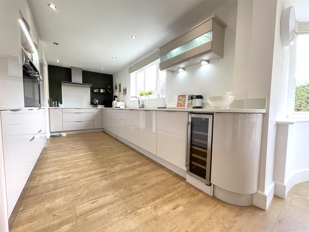 Open plan living/dining kitchen