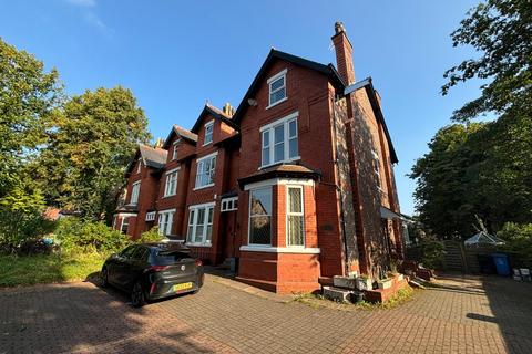 3 bedroom flat to rent, Regent Road, Altrincham