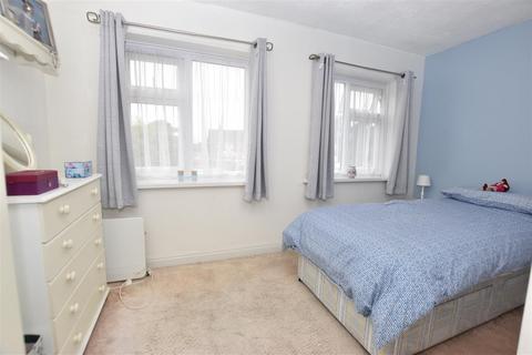 3 bedroom terraced house for sale, Camborne Grove, Lamorna Avenue, Hull