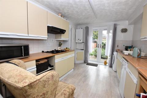 3 Camborne Grove, Hull, HU8 8HX
