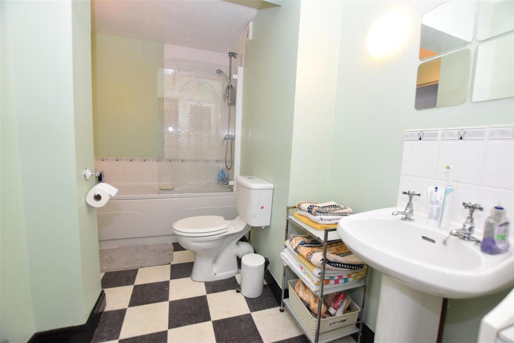 Bathroom.JPG