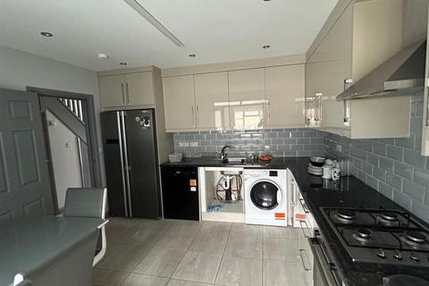 5 bedroom house to rent, Selsdon Road, London