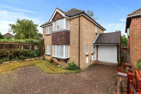 4 bedroom detached house for sale, Greenacres Way, Hailsham