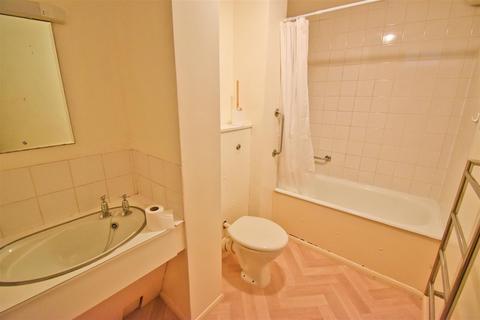 2 bedroom apartment for sale, Albany Court, Cromer