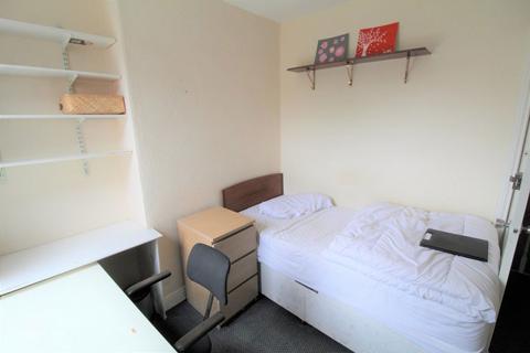 1 bedroom property to rent, Lower Road, Beeston, Nottingham, NG9 2GT