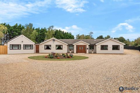 4 bedroom detached bungalow for sale, Meadow Green End, Green End, Landbeach