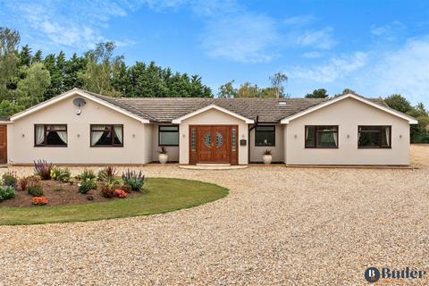 4 bedroom detached bungalow for sale, Meadow Green End, Green End, Landbeach