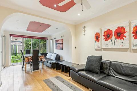 4 bedroom semi-detached house for sale, Clifton Avenue, Stanmore, HA7