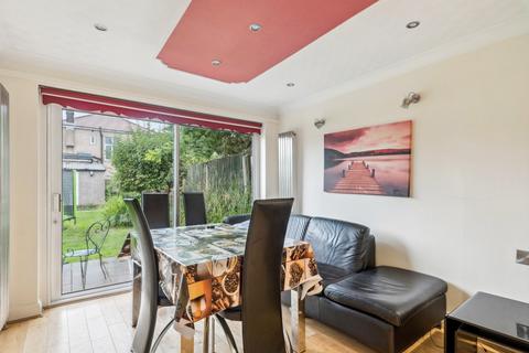 4 bedroom semi-detached house for sale, Clifton Avenue, Stanmore, HA7