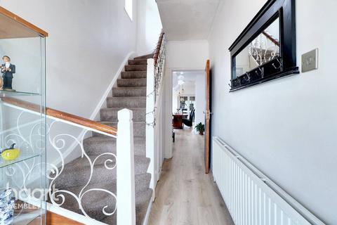 4 bedroom semi-detached house for sale, Off Ealing Road