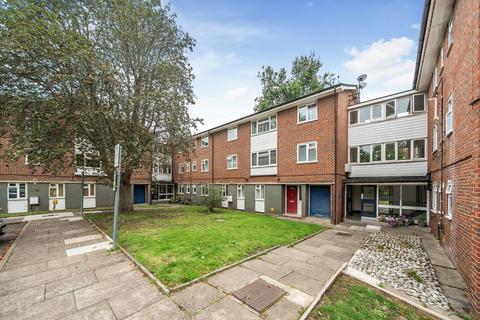 2 bedroom flat for sale, Bethersden Close, Beckenham