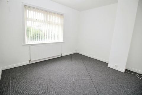 10 Leafield Avenue, Bradford, BD2 3SD