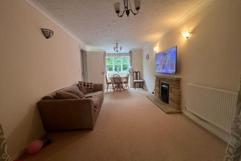 3 bedroom detached house to rent, Middleton