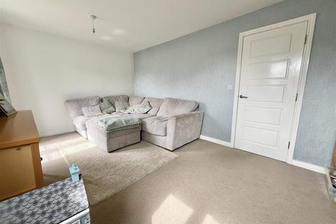 15 Black Myres Close, Queensbury, Bradford, BD13 2FQ