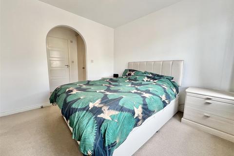 15 Black Myres Close, Queensbury, Bradford, BD13 2FQ