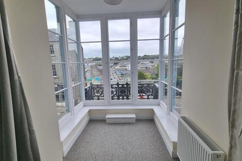 2 bedroom apartment to rent, Main Street, Pembroke