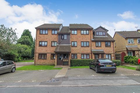 2 bedroom ground floor flat for sale, Manor Fields, Horsham, West Sussex. RH13 6SB