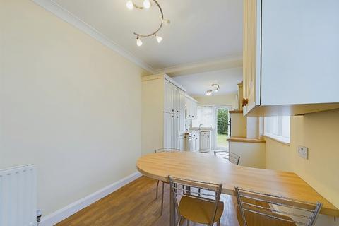 65 Cambridge Drive, London, SE12 8AG